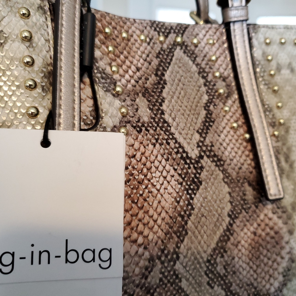 Handbag - Picture 2 of 3